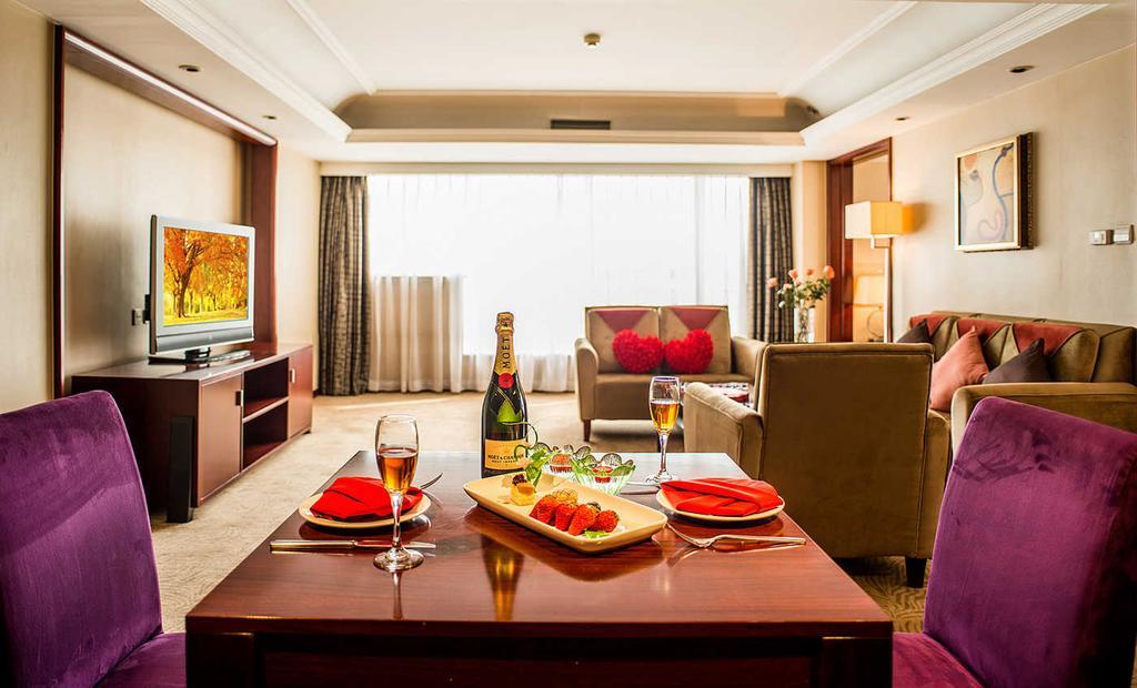 Shenyang Rich Gate Hotel Екстер'єр фото